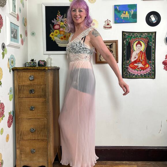 Vintage Lace & Chiffon Nightgown, 1960s Sheer Pink Accordion Pleat Nightie XS-S - Picture 4 of 11